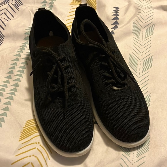 Casual black Steve Madden size 4 kids shoes - Picture 1 of 5